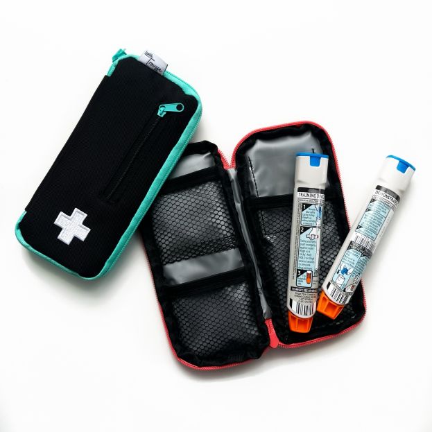 Carrying pouch for auto-injector